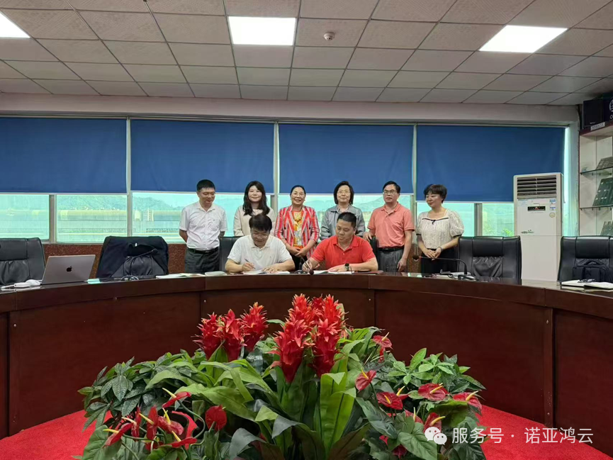 Say Hi to ERNIE！諾亞鴻云全信創(chuàng)曉軟AI大模型一體機實現(xiàn)文心大模型“即刻”部署！